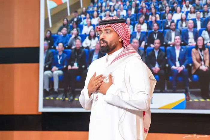 مقدم محترف باللغتين حفل محافل مؤتمر معرض مناسبة احتفال 0
