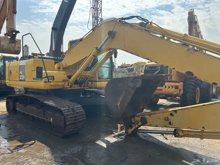 كوماتسو 220 في الامارات 11
