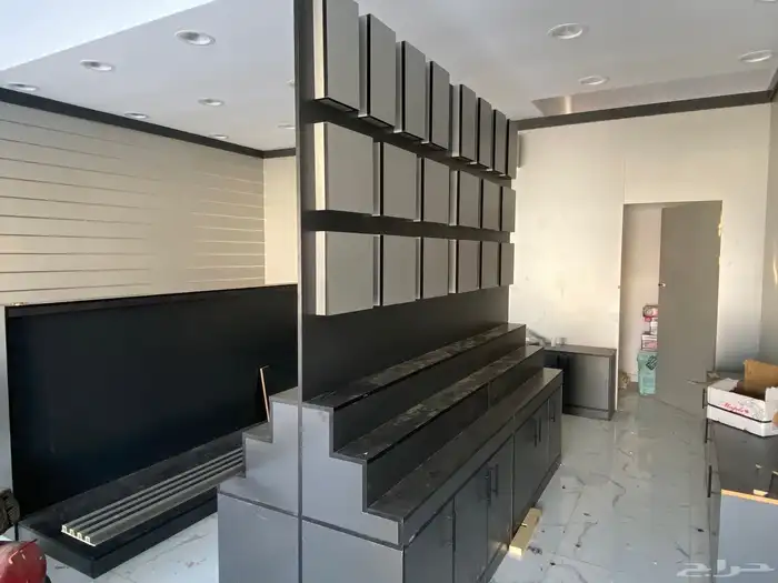 معلم نجار ديكورات للمحلات التجاريه 0