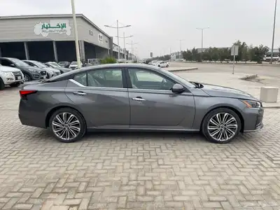 للبيع نيسان التيما 2023 SV. سعودي 3