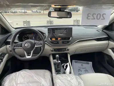 للبيع نيسان التيما 2023 SV. سعودي 10