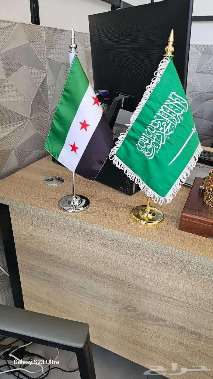 طباعة الأعلام المكتبية والكبيرة والوشاحات الملونة 10