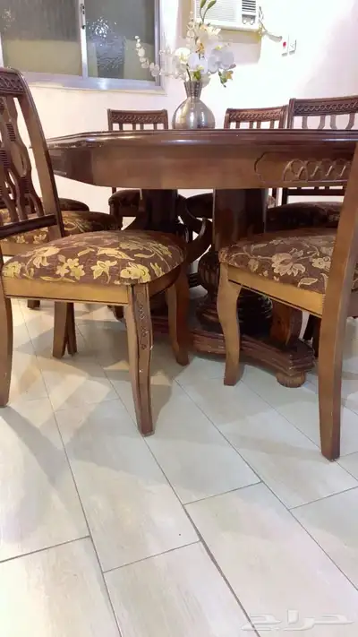 طاولة طعام 8 اشخاص 1