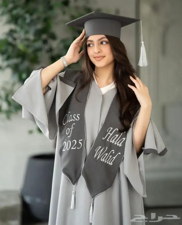 عبايات تخرج 2025 2