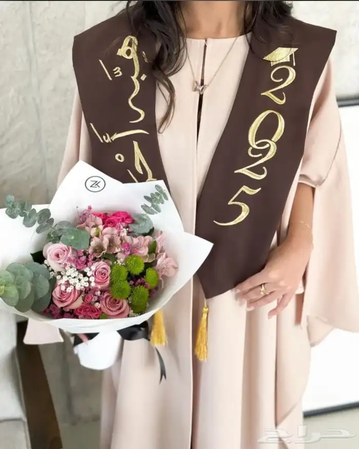 عبايات تخرج 2025 9