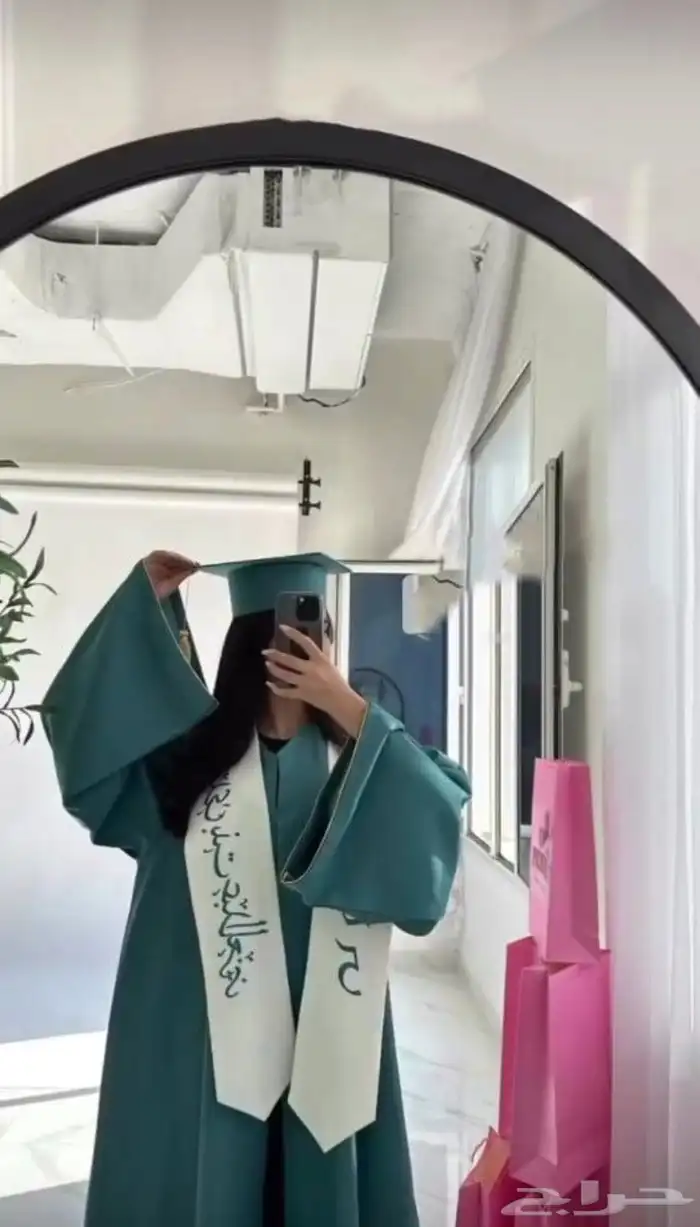 عبايات تخرج 2025 10