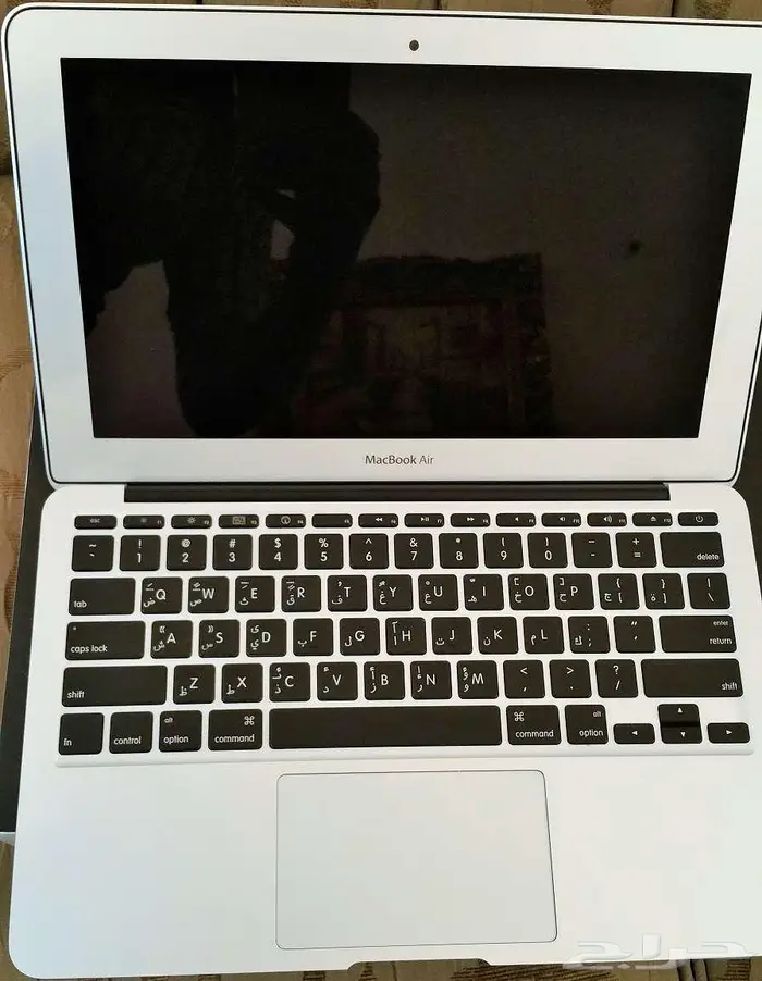Mac book Air. intel Core i5. ram 4gb 5