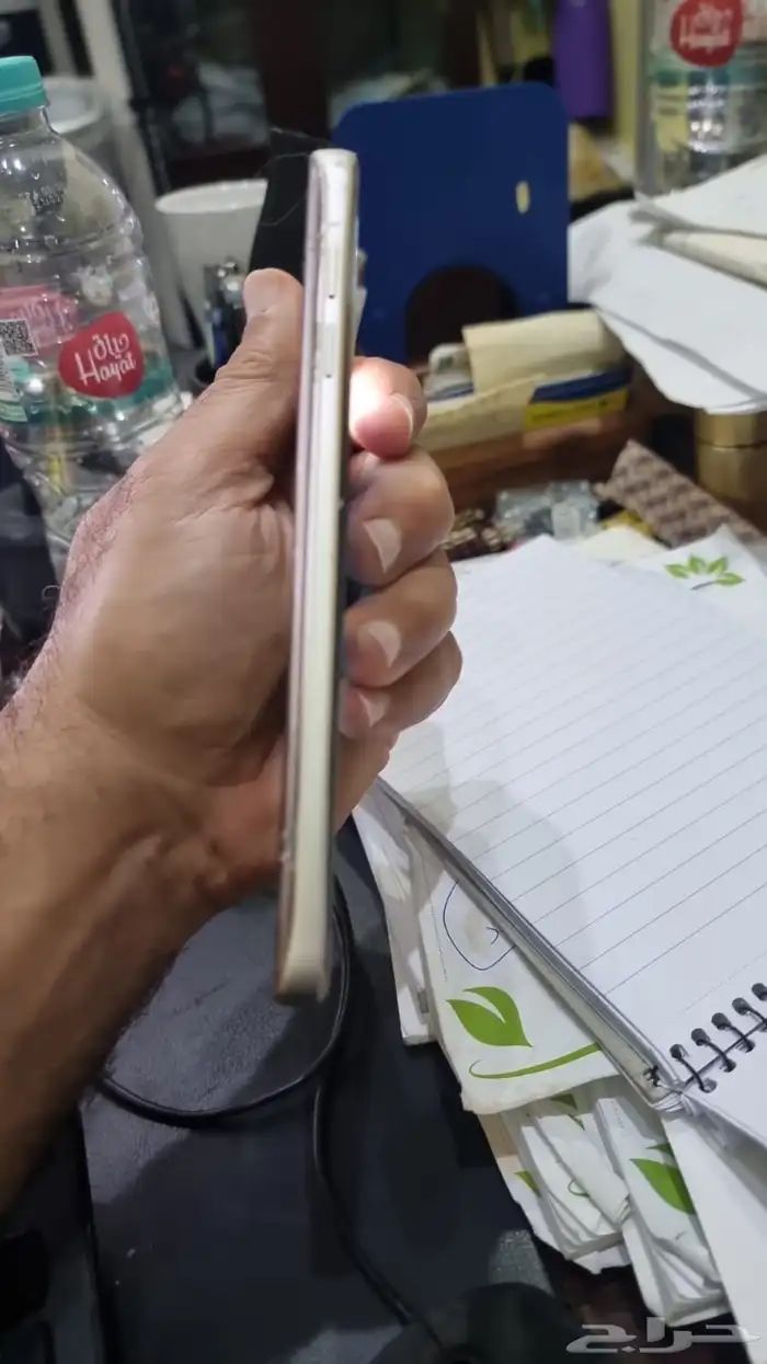 2 جوال ايفون مع نوت 5 سامسونج 3