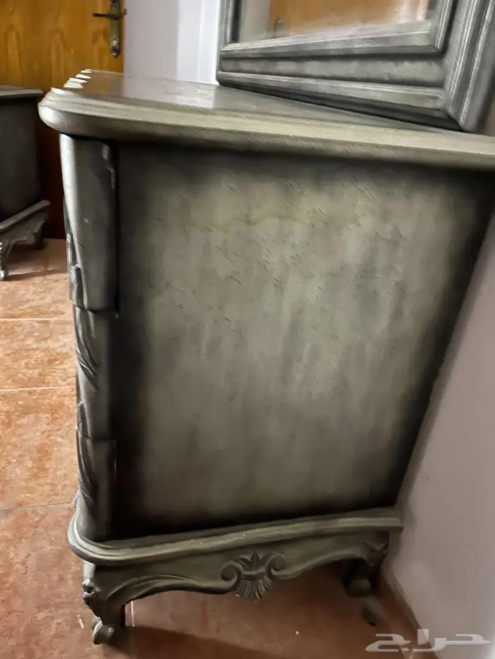 تسريحة و كمدينة بحالة ممتازه 2