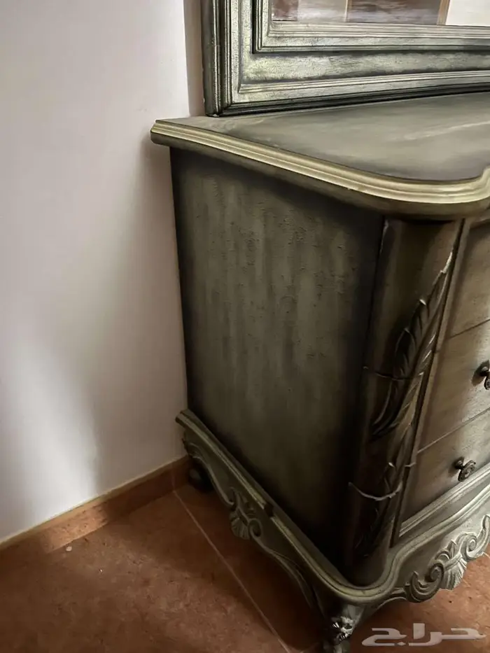 تسريحة و كمدينة بحالة ممتازه 3