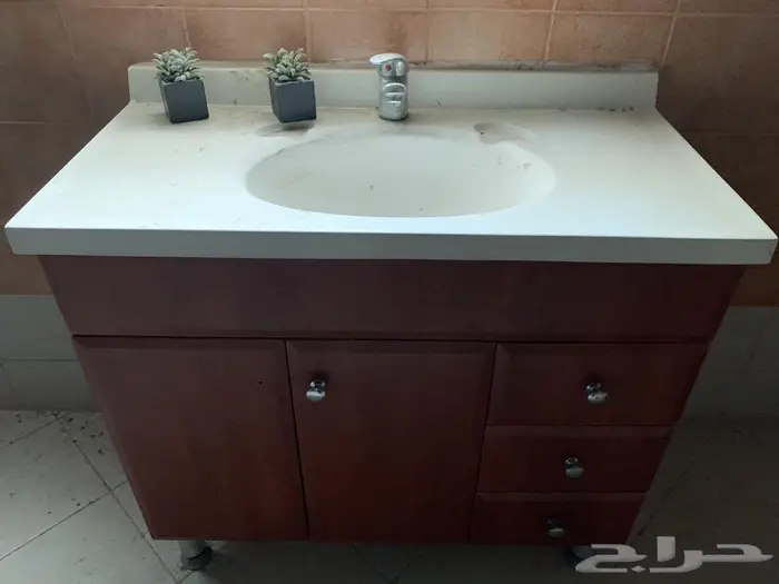 مغاسل رخام و خشب مستخدم 1