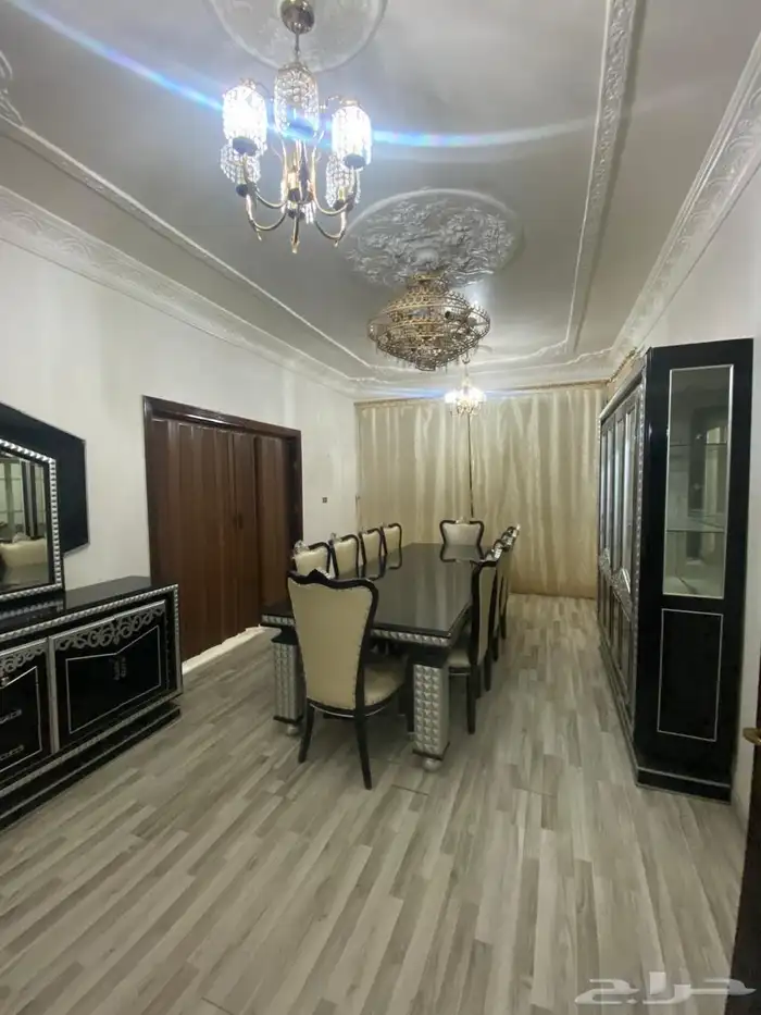 شقة للايجار بام العراد دور كامل 8