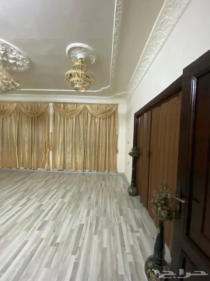 شقة للايجار بام العراد دور كامل 4