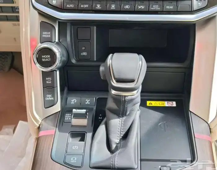 تويوتا لاندكروزر جكسار GXR L4 بنزين 2025 سعودي عرض حصري 7
