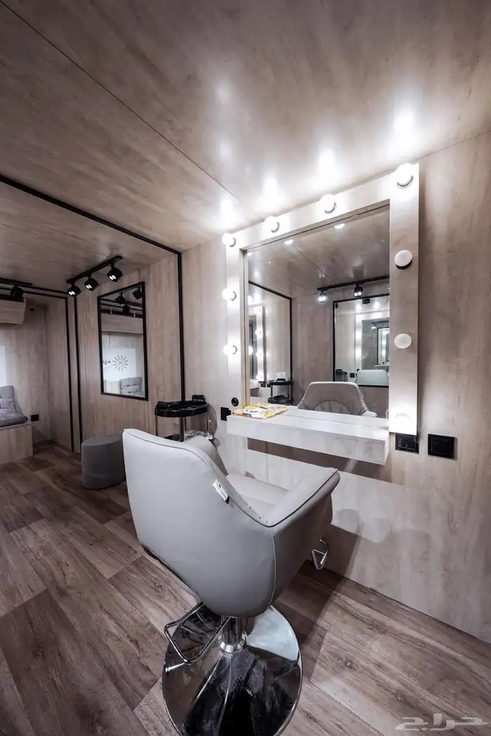 خاص لمشاريع التصوير السينمائي عربة ميكاج ميك أب وملابس wc 4