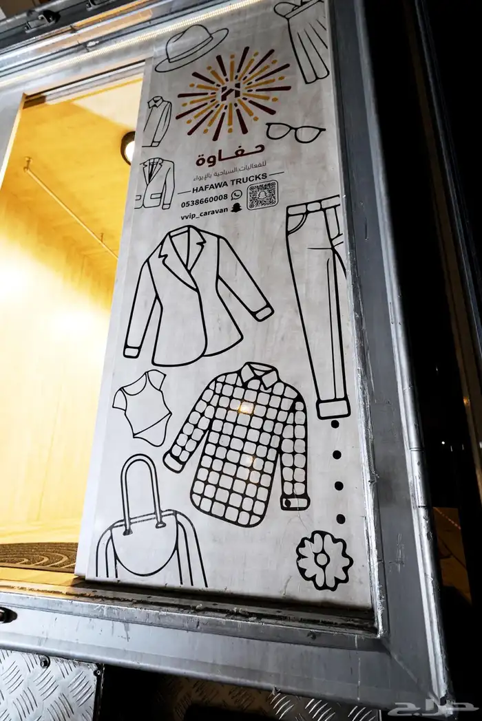 خاص لمشاريع التصوير السينمائي عربة ميكاج ميك أب وملابس wc 10