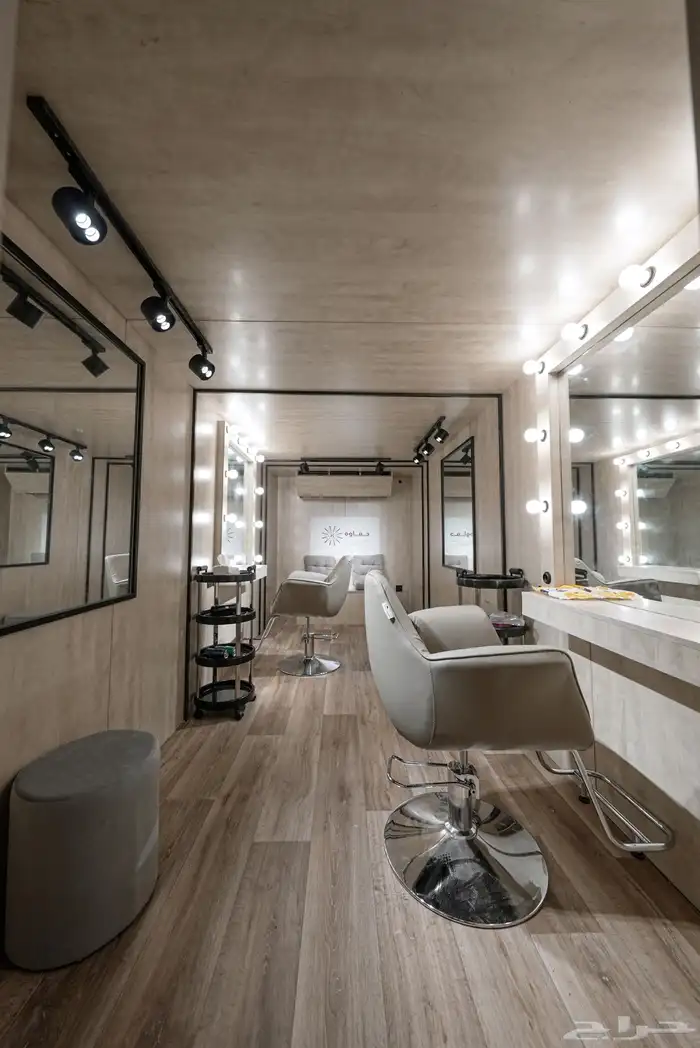 خاص لمشاريع التصوير السينمائي عربة ميكاج ميك أب وملابس wc 6