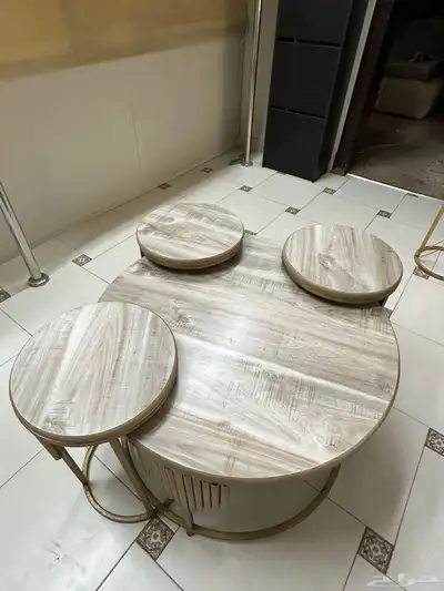 مجموعة من الطاولات 0