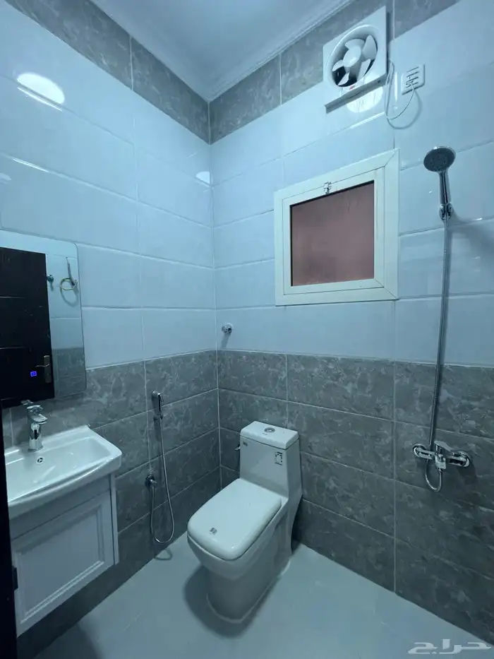 للبيع عماره 5 شقق شغل نظيف وسعر مناسب 1
