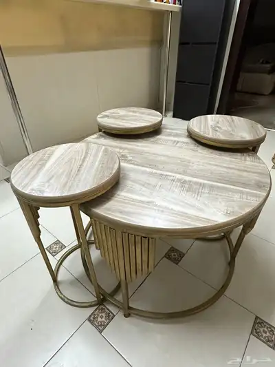 مجموعة من الطاولات 1