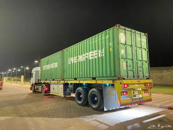 سطحه وجوانب تريله للمشاوير 1