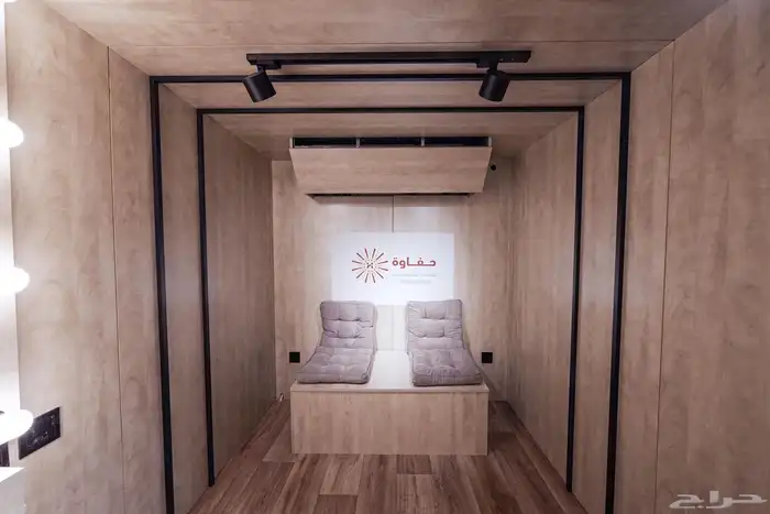 خاص لمشاريع التصوير السينمائي عربة ميكاج ميك أب وملابس wc 14