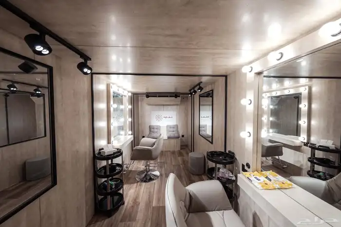 خاص لمشاريع التصوير السينمائي عربة ميكاج ميك أب وملابس wc 0