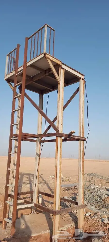 كرسي مع خزان 1