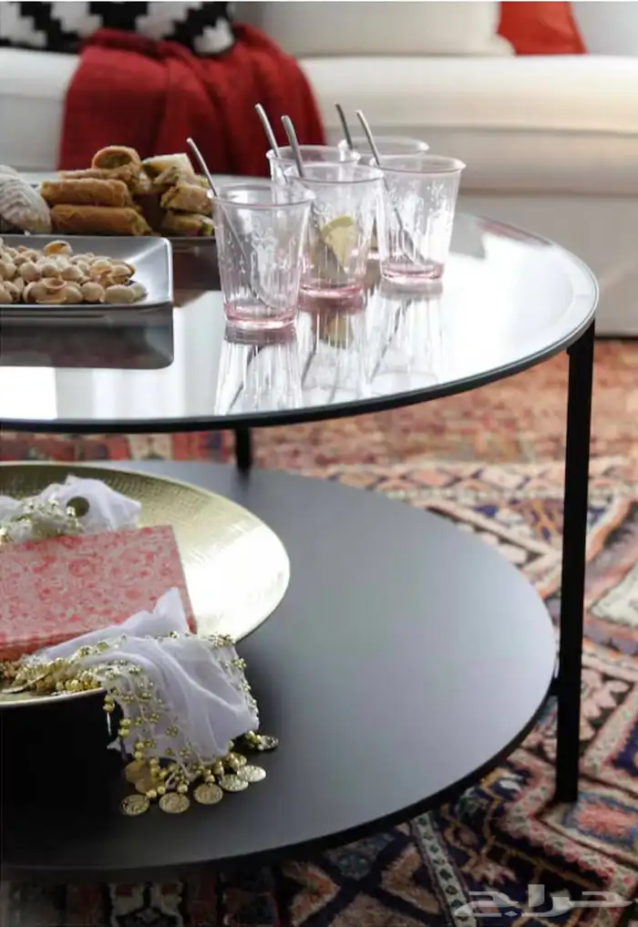 طاولة من ايكيا 0