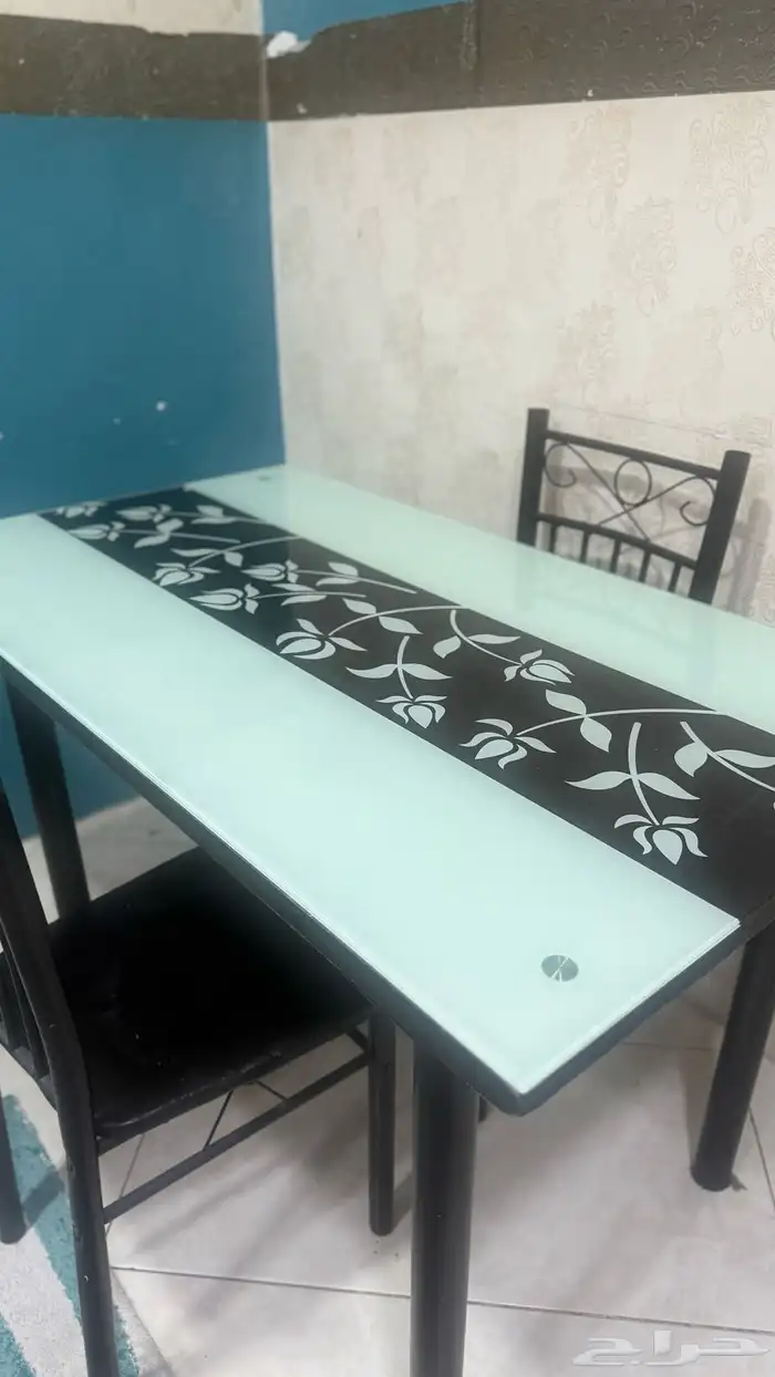 طاولةالطعام مع طاولة ضيافة استخدام بسيط نظافه جيده من خدوش 1