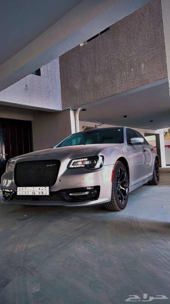 كرايسلر 2015 8 سرندل 300S عليه كت srt 2