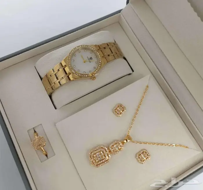 طقم نسائي فخم راقي مع اكسسوارات فخمه 4