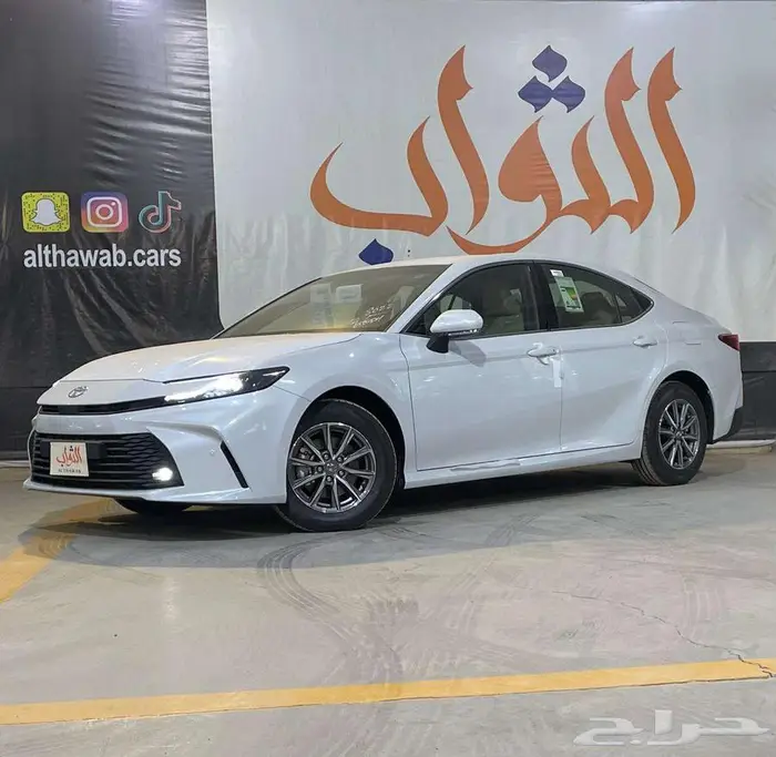 تويوتا كامري ستاندر بنزين 2025 اسود متوفر لدي الثواب 0