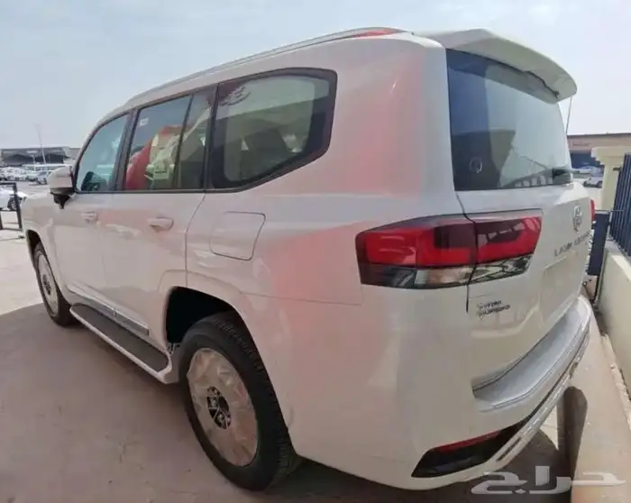 تويوتا لاندكروزر جكسار GXR L4 بنزين 2025 سعودي عرض حصري 3