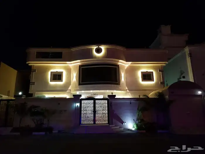 للبيع عماره سبع شقق 1