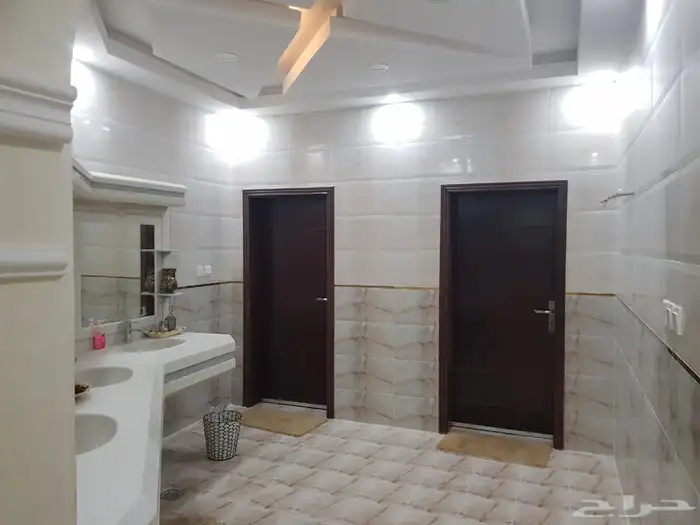 للبيع عماره سبع شقق 2