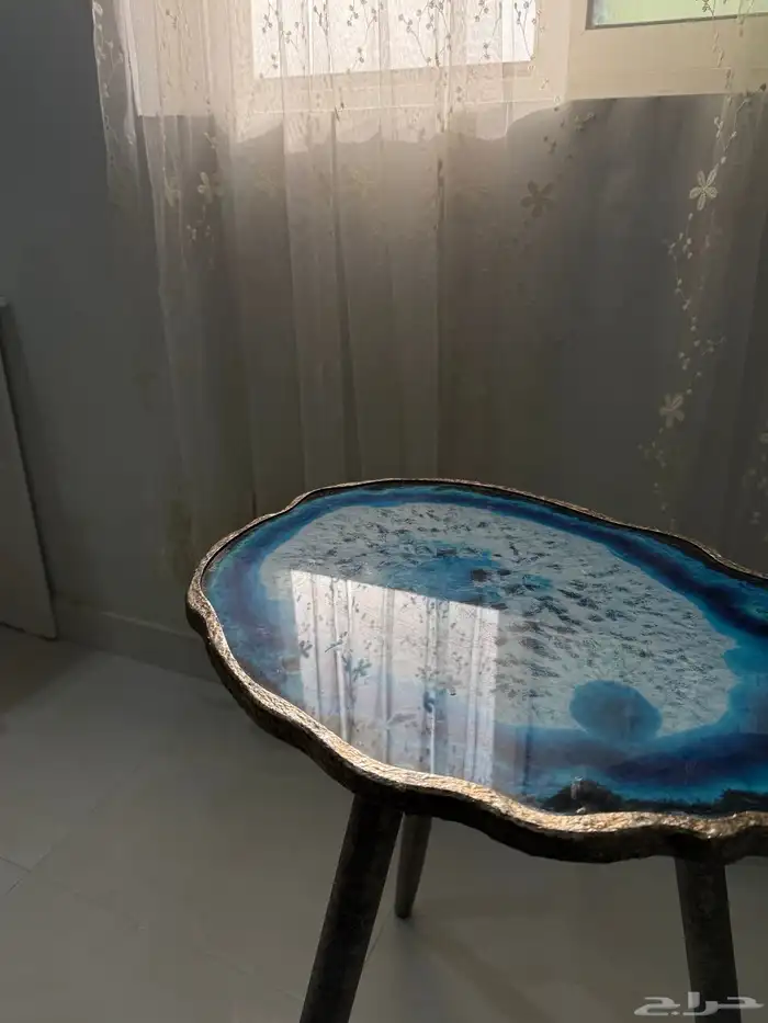 طاولة جانبية 2