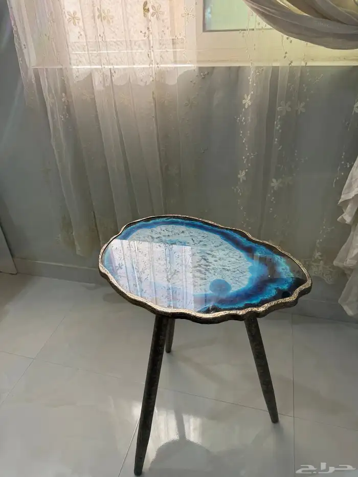 طاولة جانبية 0