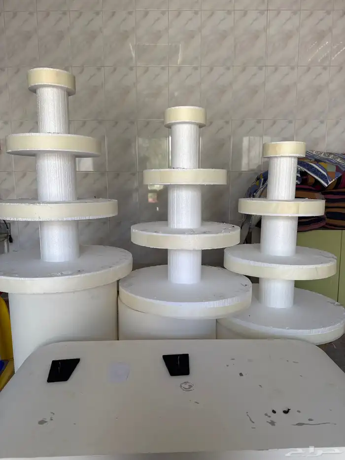 أعمدة عرض وطاولة وحمالة تحف 3