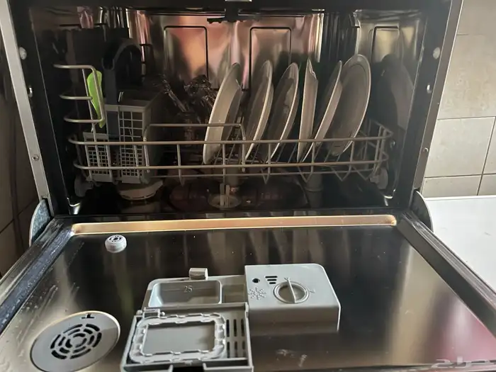 جلايتين صحون مقاس صغير كوري و مقاس كبير الماني بحاله جيده 1