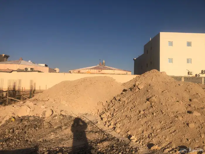 أرض تجارية بحي الشرق 0