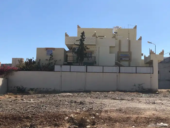 عماره فلا للايجار او للبيع وشقق الباحه حي جفن العقيق 0