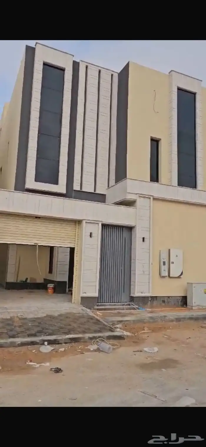 فله درج داخلي وشقتين في اسس المرجان شرق الرياض جنب البيان 0