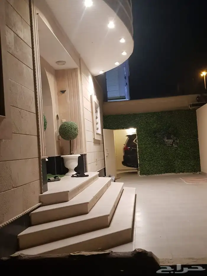 للبيع عماره سبع شقق 3