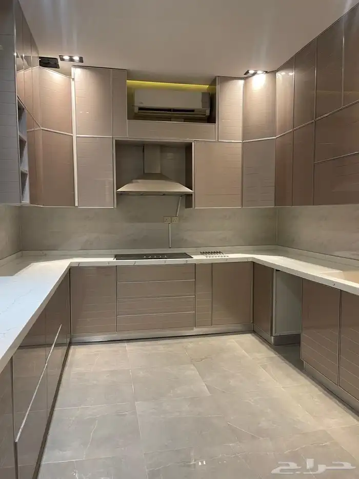 للإيجار فله دبلكس حي العارض 160.000 0