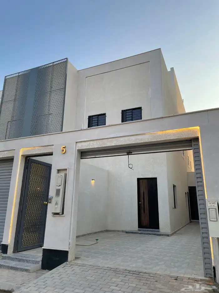 للبيع دور أول مع ملحق (تاون هاوس) حي الجنادرية مخطط المعالي 0