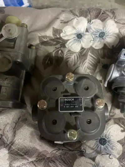قطع غيار شاحنات للبيع جمله فرصه لأصحاب محلات قطع الغيار 9