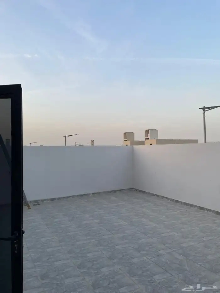 للبيع دور أول مع ملحق (تاون هاوس) حي الجنادرية مخطط المعالي 7