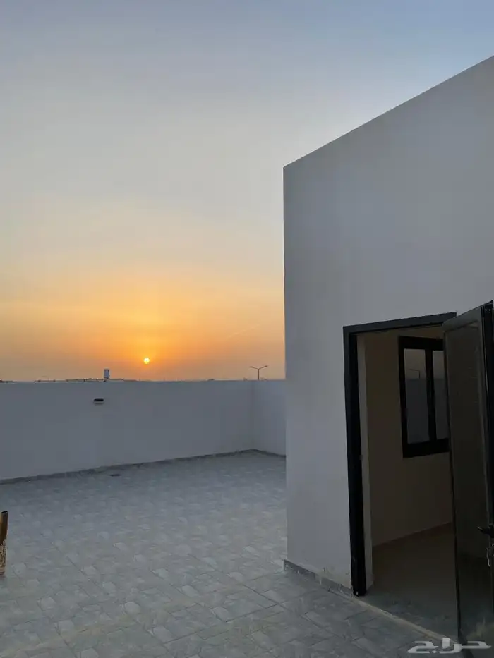 للبيع دور أول مع ملحق (تاون هاوس) حي الجنادرية مخطط المعالي 8