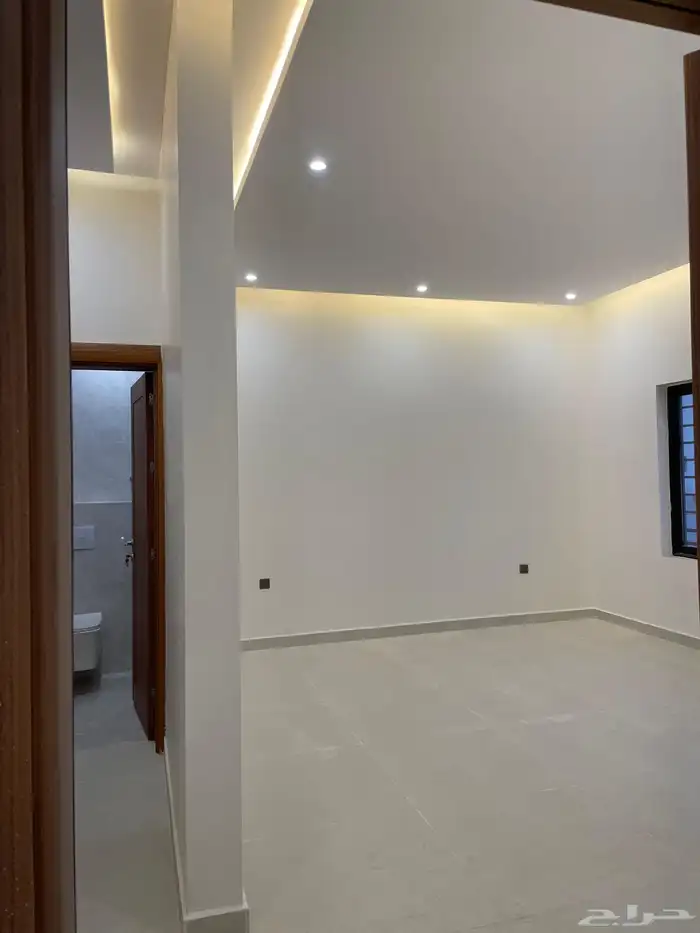 للبيع دور أول مع ملحق (تاون هاوس) حي الجنادرية مخطط المعالي 5